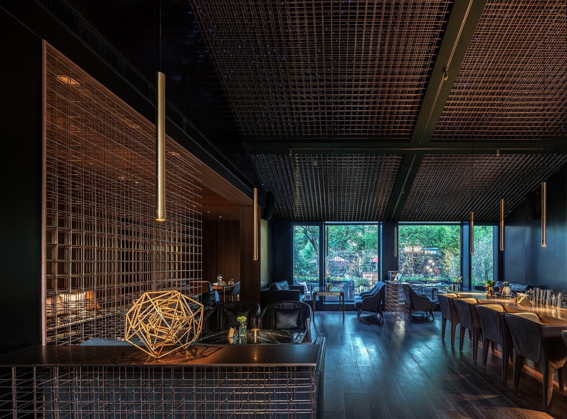 التأسيس وافتتاح الفرع الأول